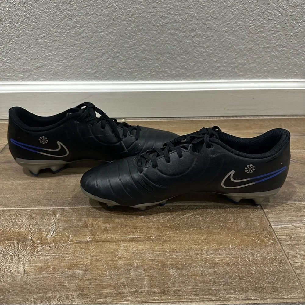 Nike Men's Black Soccer Cleats - Picture 3 of 12